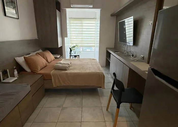 Miya's Crib I Staycation Tomas Morato Quezon 3*